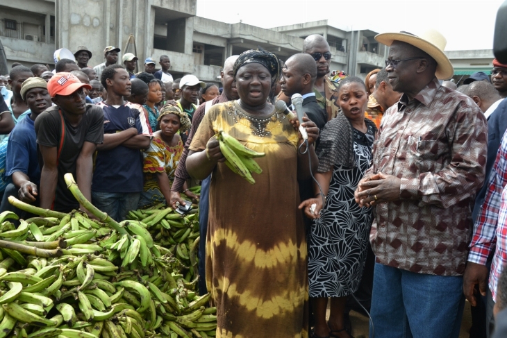 Les femmes au 1er ministre : “Le marché est cher, on ne mange plus”
